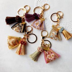 インド刺繍リボンとクリスタルストーン×淡水パールのキーホルダー