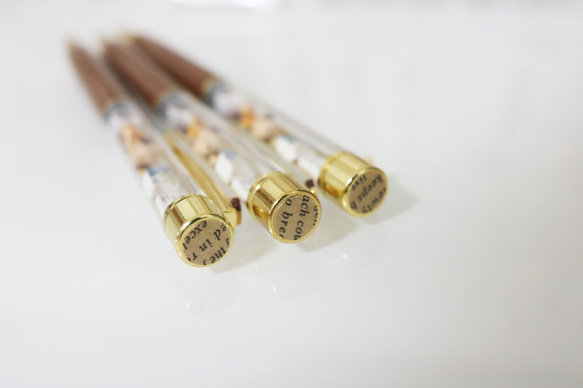 秋日咖啡館閱讀原子筆 第10張的照片