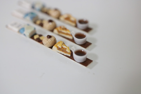 秋日咖啡館閱讀原子筆 第4張的照片