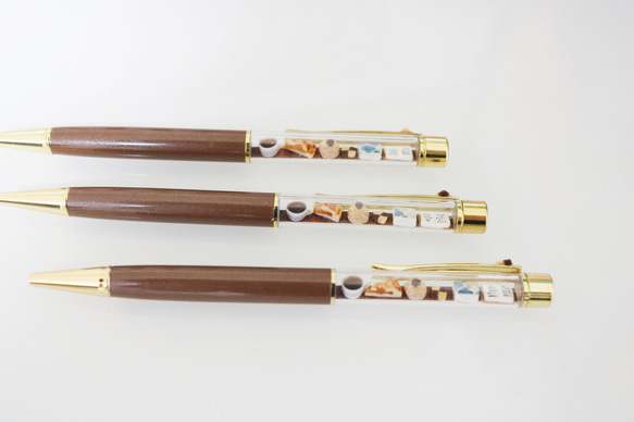 秋日咖啡館閱讀原子筆 第8張的照片