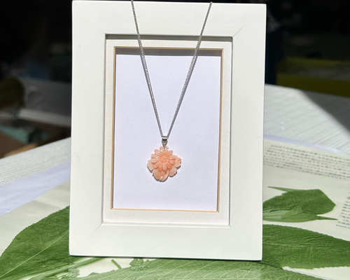 珊瑚 ネックレス、ペンダント 菊彫刻 K18 高知産 珊瑚 ネックレス