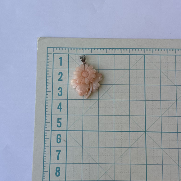 珊瑚彫りペンダント　『野菊』　トップK14WG  優しいピンク　R50917Y3 18枚目の画像