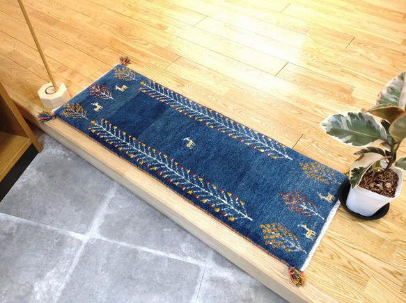秋の目玉品】ペルシャ ギャッベ ミニランナー 117×44 藍色 青 生命の木