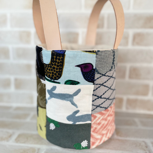 ミナペルホネン パッチワーク 丸底トートバッグ(Ｓ)　ハンドメイド a. 丸底トートバッグ【パッチワーク】ミナペルホネン♪ トート