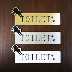 【飛びつく猫ちゃん】 【TOILET】 ドアプレート  トイレ ルームプレート 防水 1枚目の画像