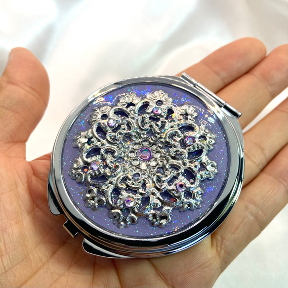 透かしパーツの鏡付きピルケースCROSS baroque lavender 10枚目の画像