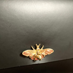 蜂の金具のショルダーバッグ＊　黒×ゴールド 5枚目の画像