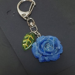 【ハンドメイド】青薔薇 バッグチャーム 2枚目の画像