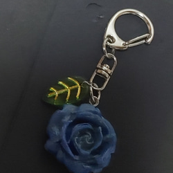 【ハンドメイド】青薔薇 バッグチャーム 3枚目の画像