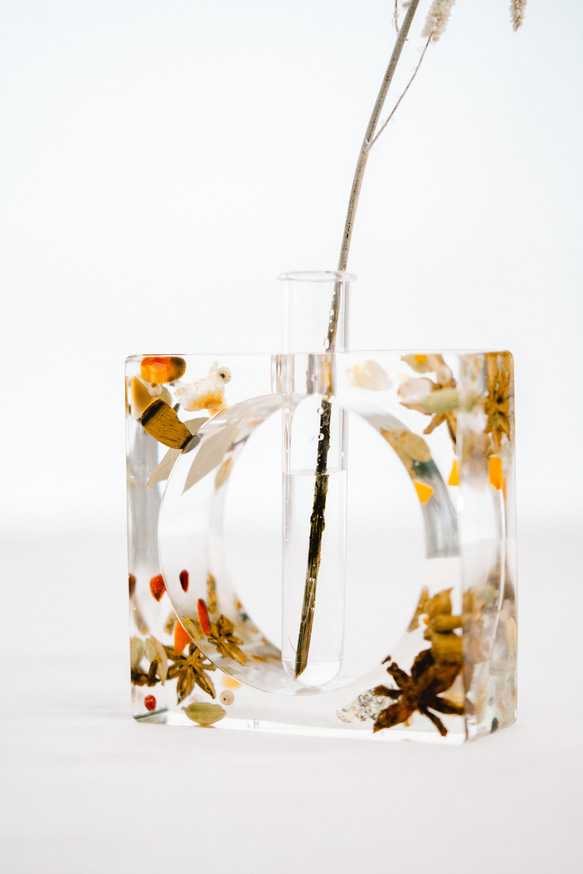 スパイスの一輪挿し  インテリア雑貨  花瓶　フラワーベース  レジン　樹脂　プレゼント 1枚目の画像