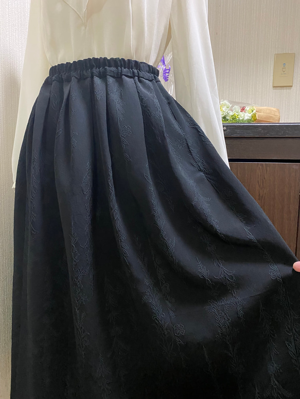 絹　黒に草花模様　フレアスカート　ポケット付き　ロング　着物リメイク　249 5枚目の画像