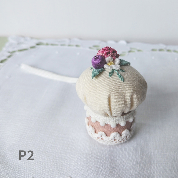 カップケーキのピンクッション　～野イチゴとお花の刺繍～　【ピンク】 6枚目の画像