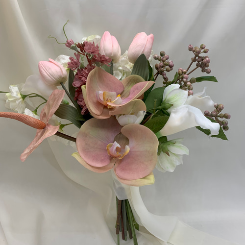 ピンクグリーン胡蝶蘭♡アンスリューム♡韓国風ウェディングブーケ