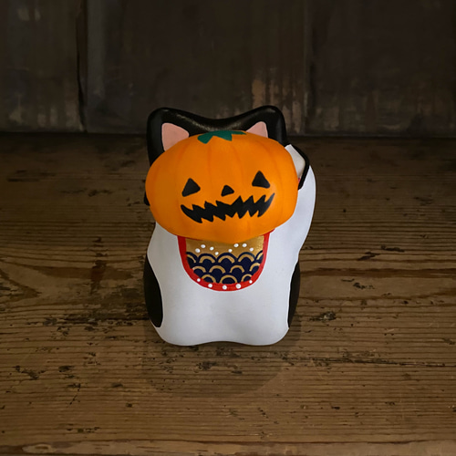 お面をつけれる招き猫(白黒ハチワレ) 招き猫 シマハリコ 通販 16563739