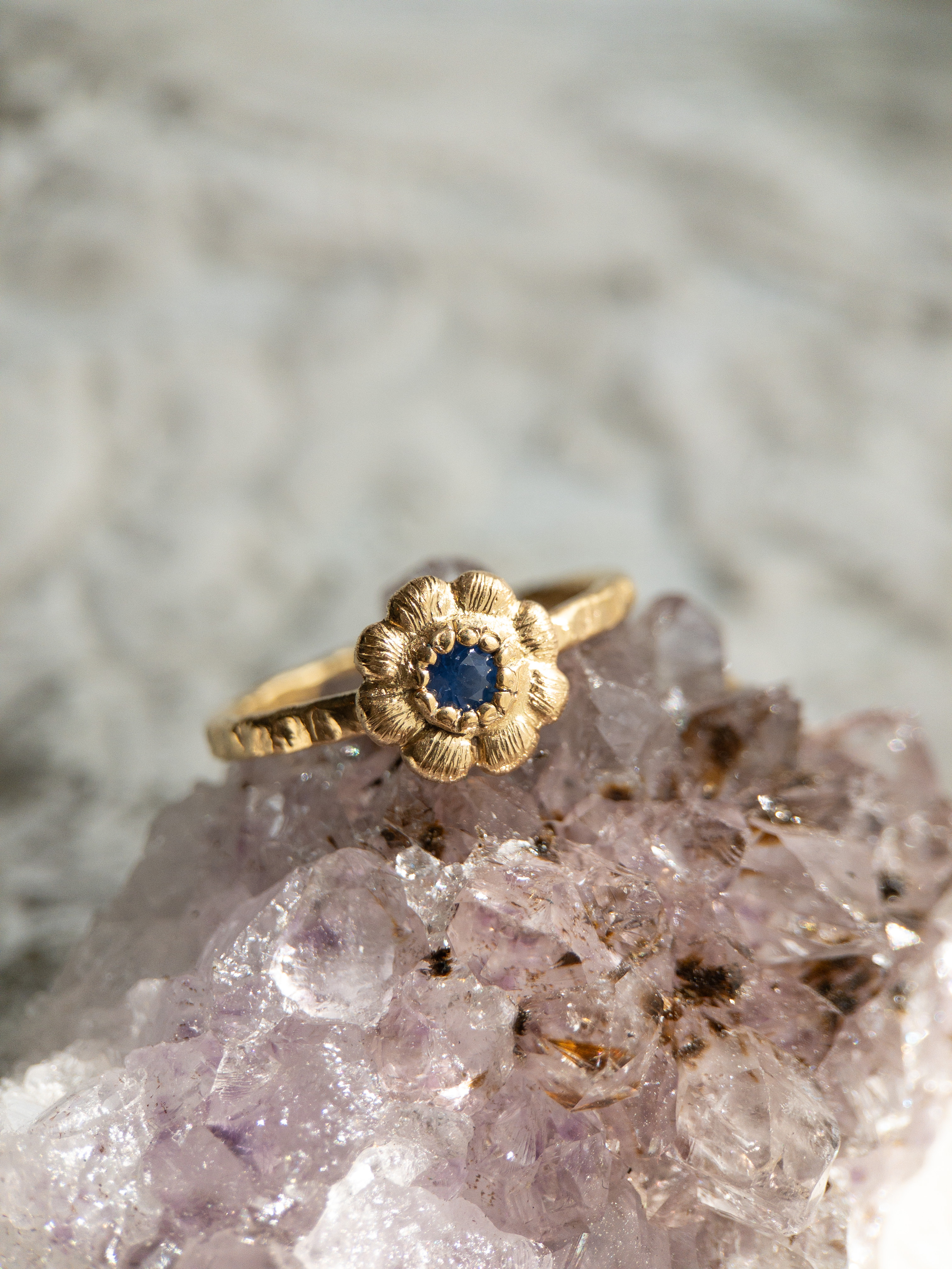 9月の誕生石  K18GPサファイアの小花リング