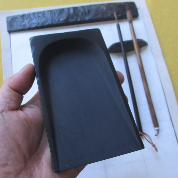 歴史ある型のひとつ、小・中筆用「風字硯」 