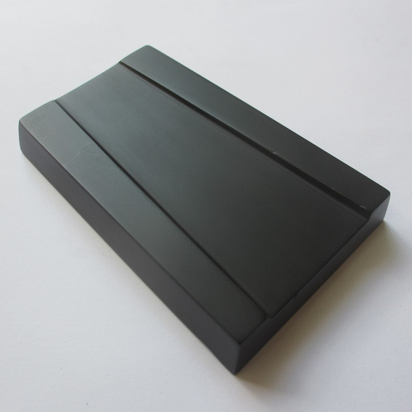 歴史ある型のひとつ、小・中筆用「風字硯」 