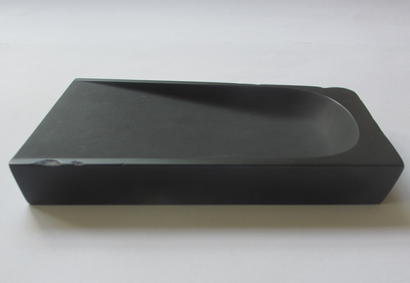 歴史ある型のひとつ、小・中筆用「風字硯」 