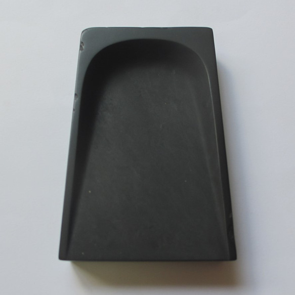 歴史ある型のひとつ、小・中筆用「風字硯」 