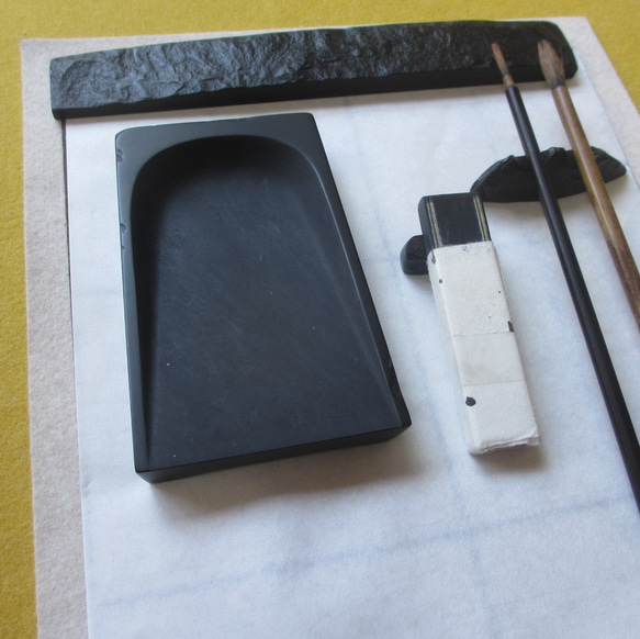 歴史ある型のひとつ、小・中筆用「風字硯」 