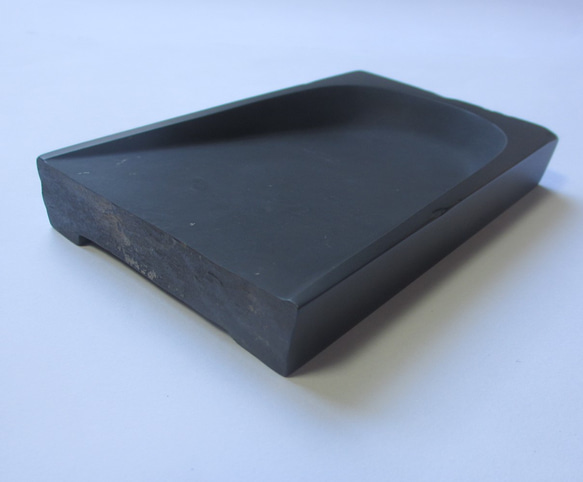 歴史ある型のひとつ、中筆用「風字硯」©  P1620901370(12350円)