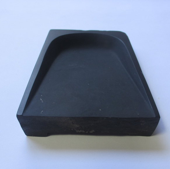 歴史ある型のひとつ、中筆用「風字硯」© 最新