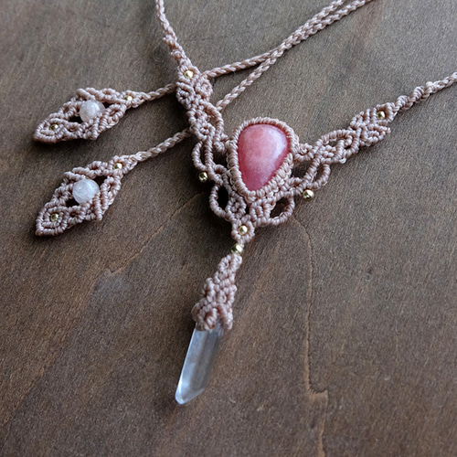 インカローズ（アルゼンチン産）ロードクロサイト マクラメ編み  