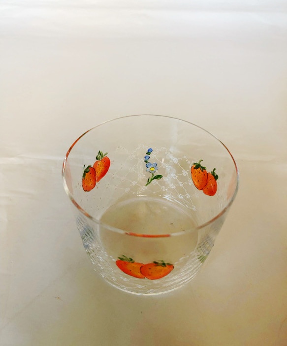 イチゴと忘れ名草とレースの蕎麦猪口型グラス・１００g 3枚目の画像