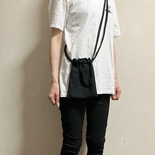 万能❤️肩が痛くならない黒シンプルな巾着スマホポーチ ポシェット