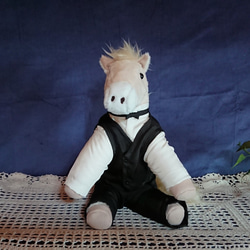 かわいいお座り馬　ウェディングホース　ウェルカムホース　シルク ドレス，タキシード着用　ぬいぐるみ　馬　結婚式 9枚目の画像
