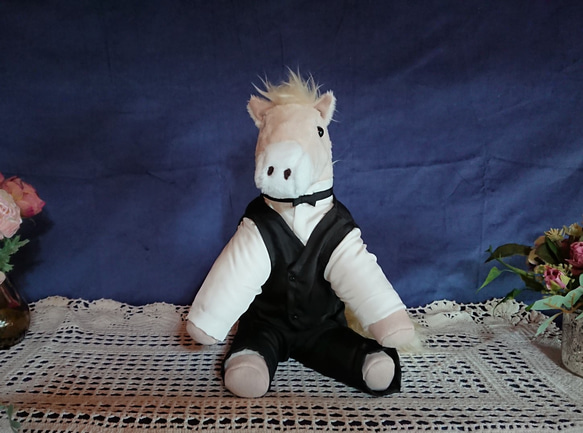 かわいいお座り馬　ウェディングホース　ウェルカムホース　シルク ドレス，タキシード着用　ぬいぐるみ　馬　結婚式 9枚目の画像
