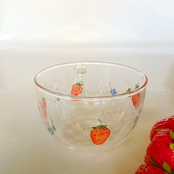 苺と忘れ名草とドットレースの片手スープカップ・あたたかいのもOK 3枚目の画像