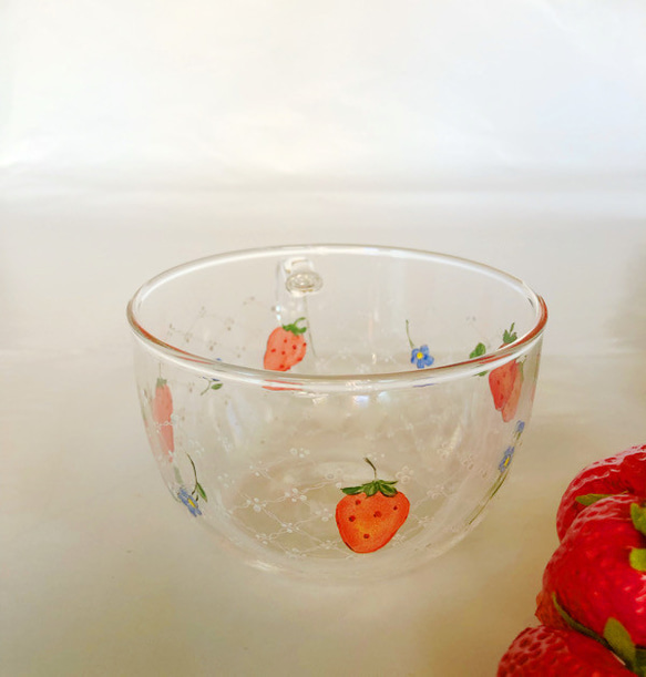 苺と忘れ名草とドットレースの片手スープカップ・あたたかいのもOK 3枚目の画像
