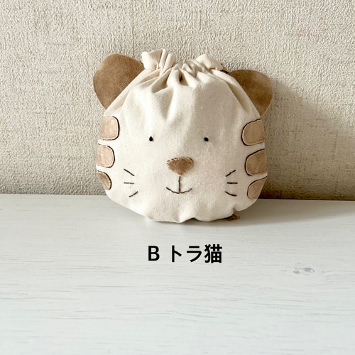 三毛猫　ハンドメイド　丸い　巾着　ベージュ 三毛猫ハンドメイド丸い巾着ベージュ