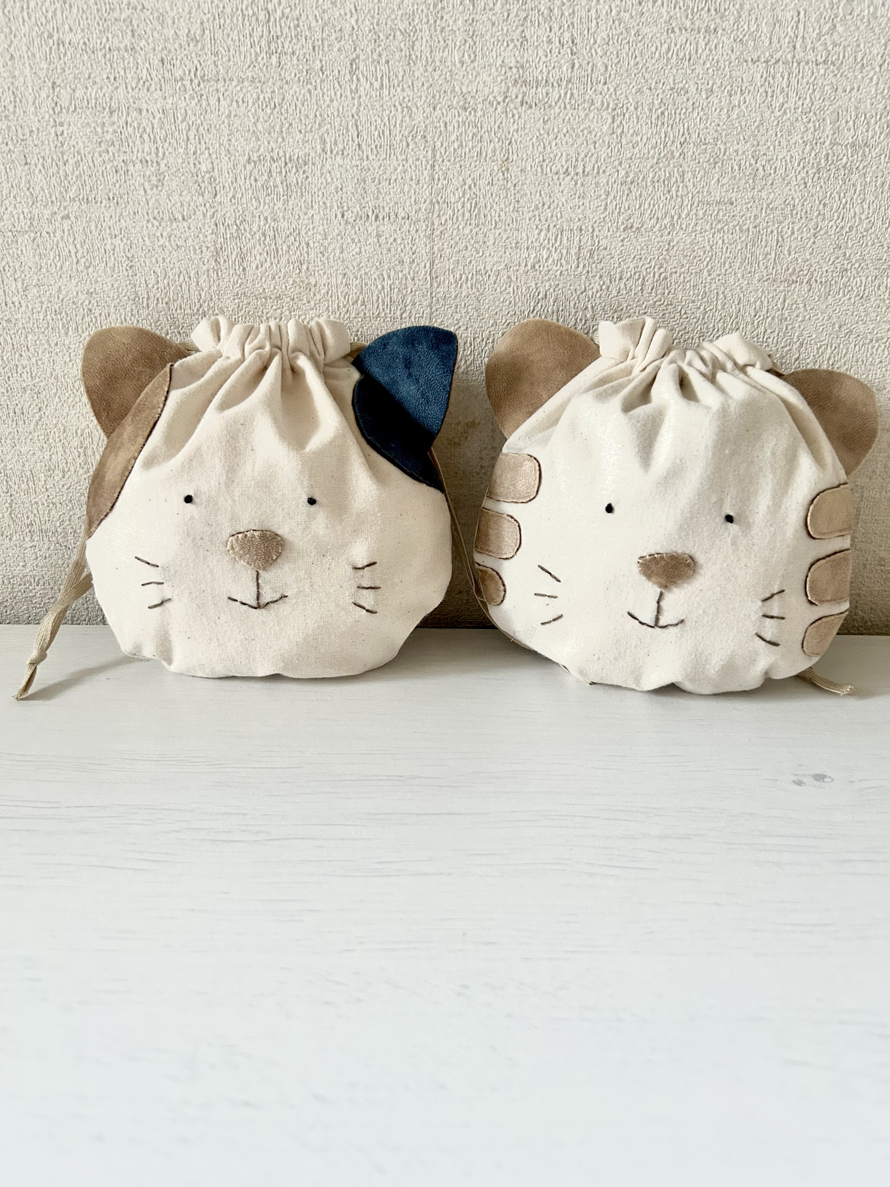 三毛猫　ハンドメイド　丸い　巾着　ベージュ 三毛猫　ハンドメイド　丸い　巾着　ベージュ