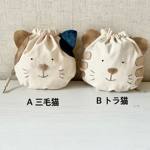 三毛猫　まるい　巾着袋　ハンドメイド　猫柄 のほほん猫ちゃんの丸巾着袋 三毛猫 トラ猫 巾着袋 mulberry-y