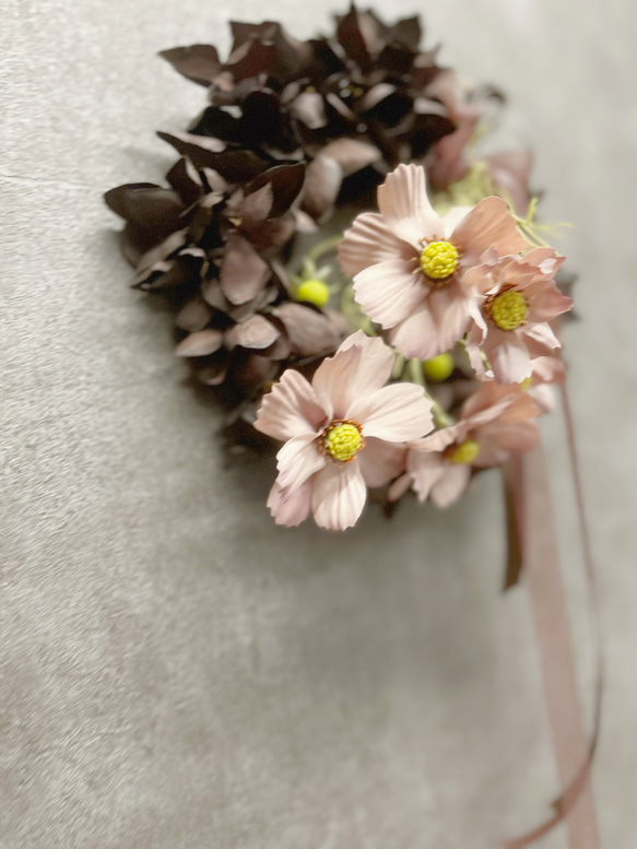 秋桜と秋色紫陽花のリース・アーティフィシャルフラワー 2枚目の画像