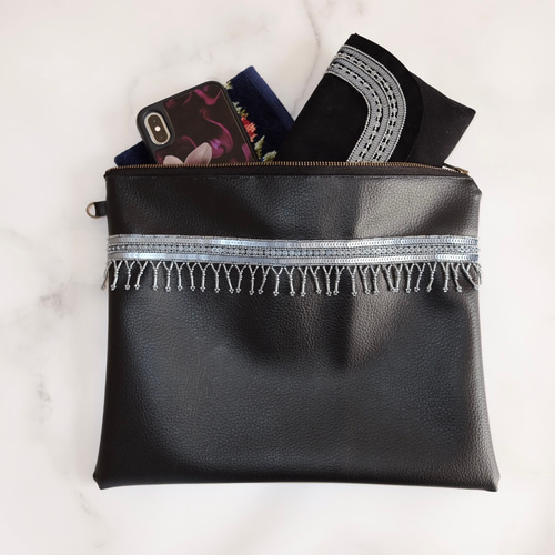 ビーズフリンジ付きクラッチバッグ クラッチバッグ AMUSTERIA 通販  