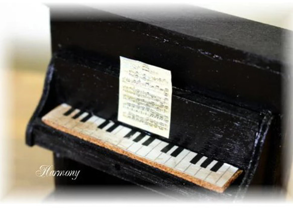 ミニチュア雑貨　アンティークなピアノ(黒) 2枚目の画像