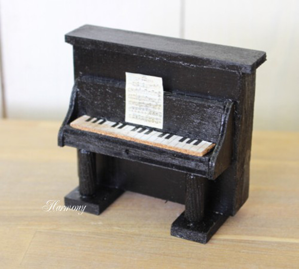 ミニチュア雑貨　アンティークなピアノ(黒) 1枚目の画像