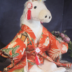 かわいいお座り馬　ウェディングホース　ウェルカムホース　アンティーク布 正絹　着物　着用　ぬいぐるみ　馬　結婚式　お祝い 4枚目の画像
