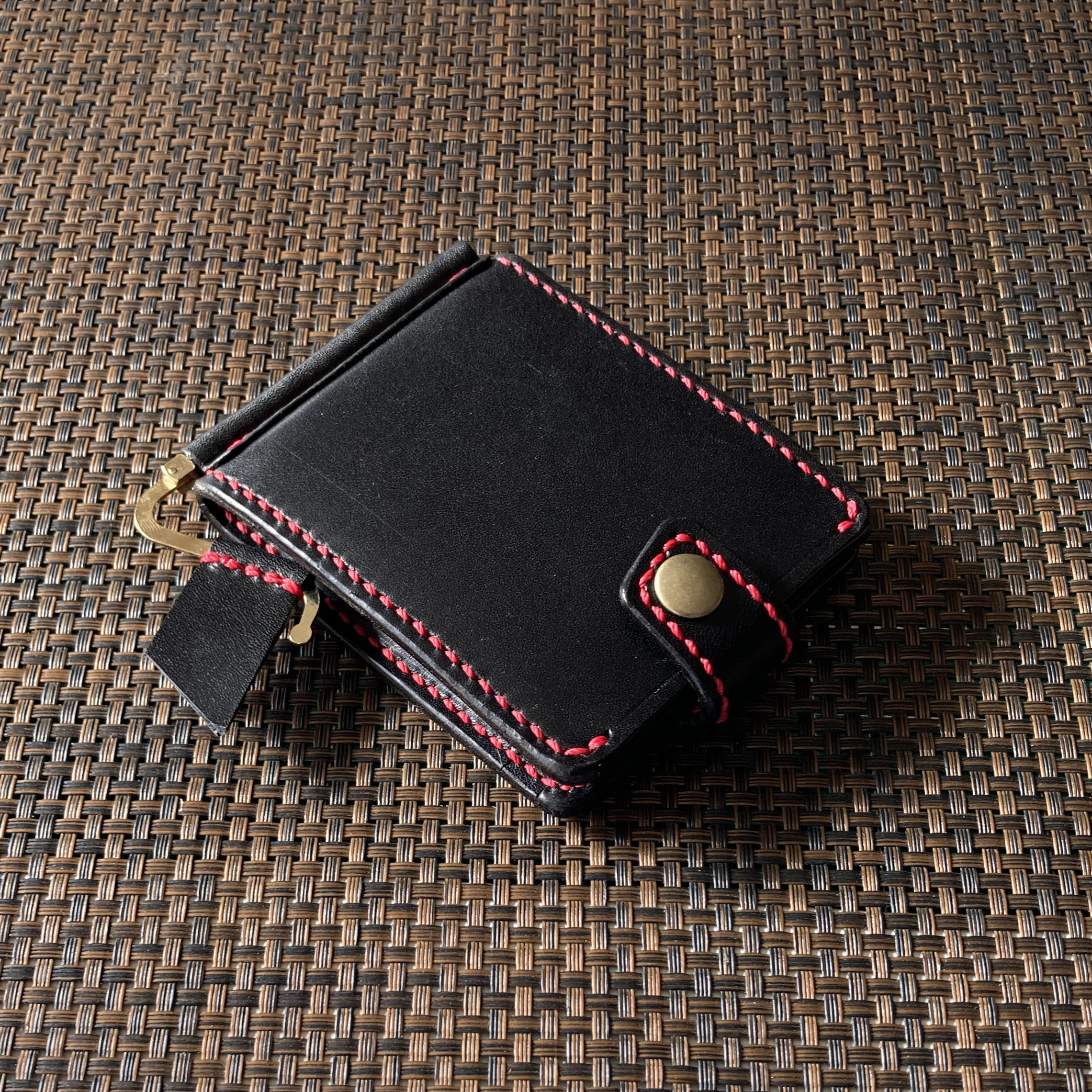 【黒染料oil】巾85mmフラットになるマネークリップ カードポケット４ヶ所+マルチポケット 札ばさみ MC-110bk