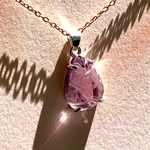 彫刻入りアメジスト ペンダントトップ ペンダントトップ michitora