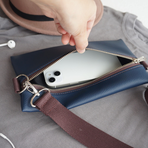 2WAY 厚帶合成皮革單肩包，可成對使用 [酒紅色或海軍藍] 智慧型手機袋 sacoche 生態皮革 第3張的照片