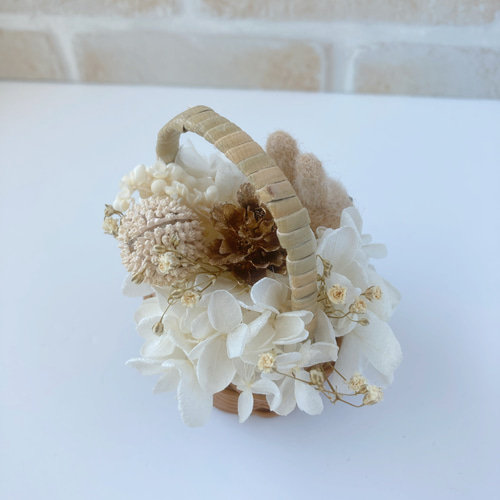 ゆきみさま専用 羊毛フェルト 額飾り ☆うさぎさんとお花☆ミニかご秋ホワイト コンパクト 飾り 置物