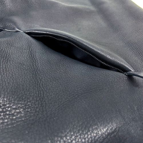 ▽KURO/シルエットが美しい大人の牛革あずま袋/Lサイズ 裏地・ポケット