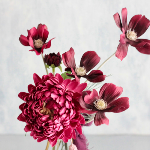 ワインレッド菊とバーガンディーコスモス】｜アーティフィシャル