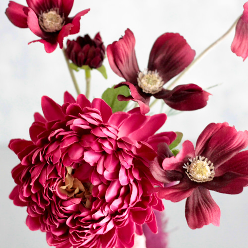 ワインレッド菊とバーガンディーコスモス】｜アーティフィシャル