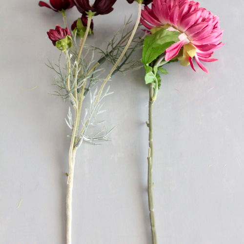 ワインレッド菊とバーガンディーコスモス】｜アーティフィシャル