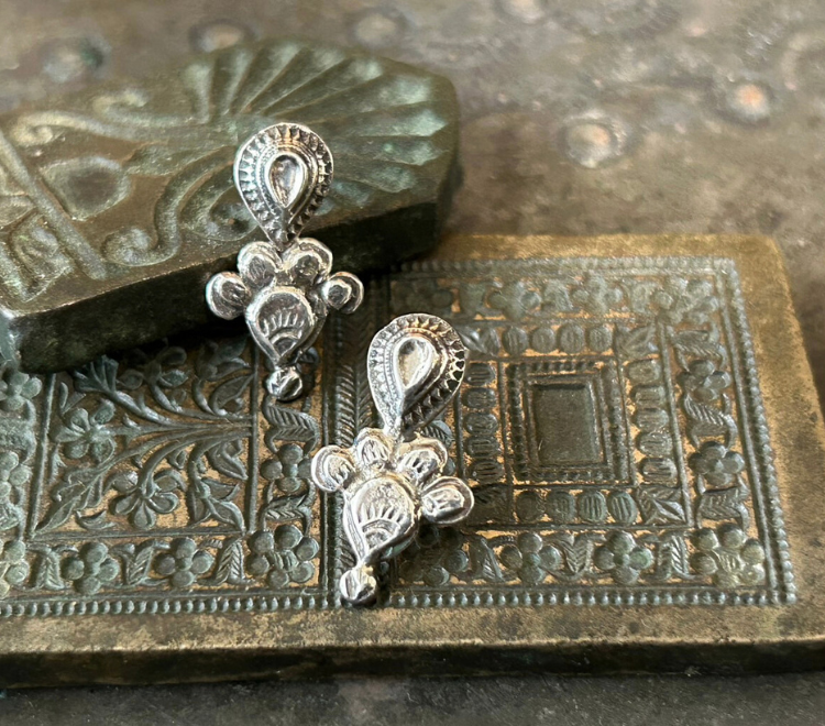 シルバー　india　模様　スタッドピアス